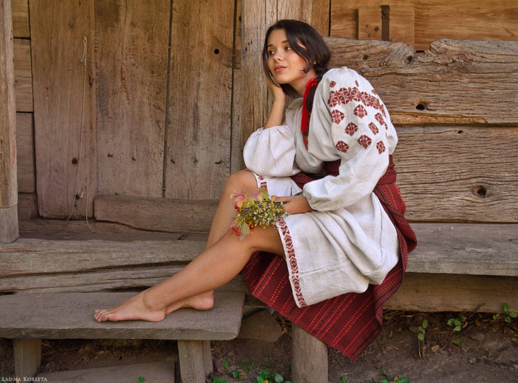 Fresh photos, fresh mood — Women in Slavic costumes online in Nizhny Novgorod