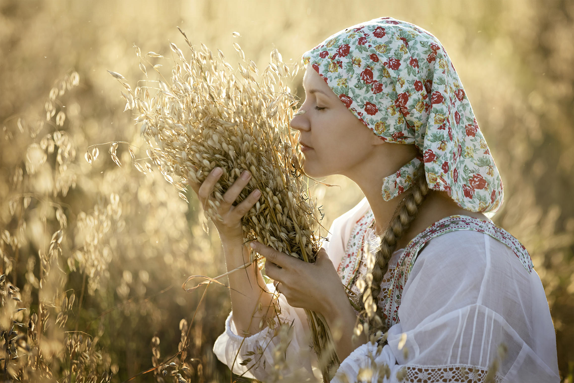 Photo Women in Slavic costumes in Nizhny Novgorod