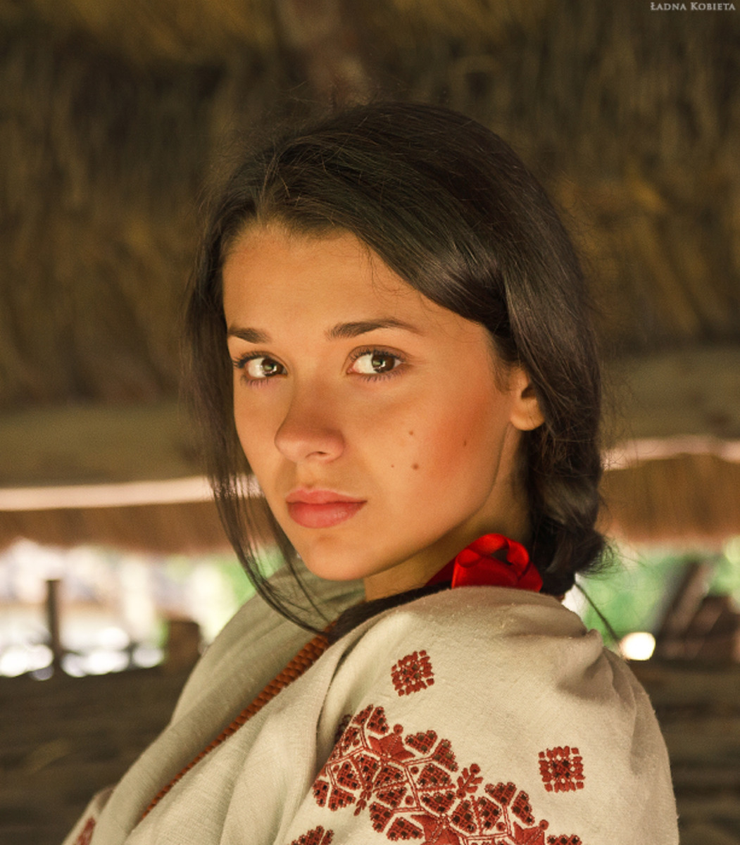 Girls in Slavic costumes in Nizhny Novgorod