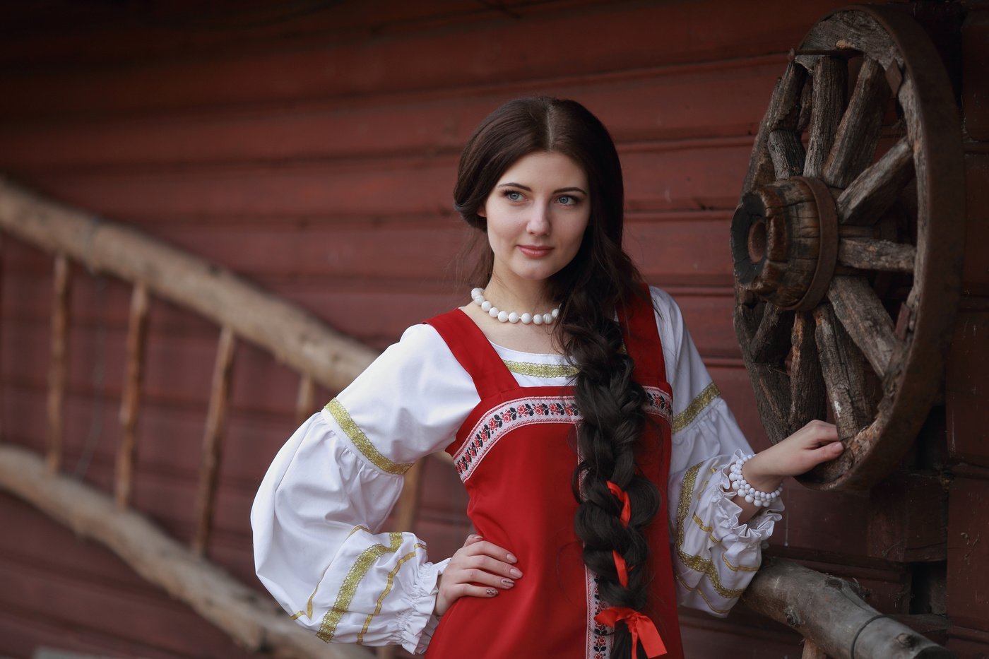 Girls in Slavic costumes in Nizhny Novgorod