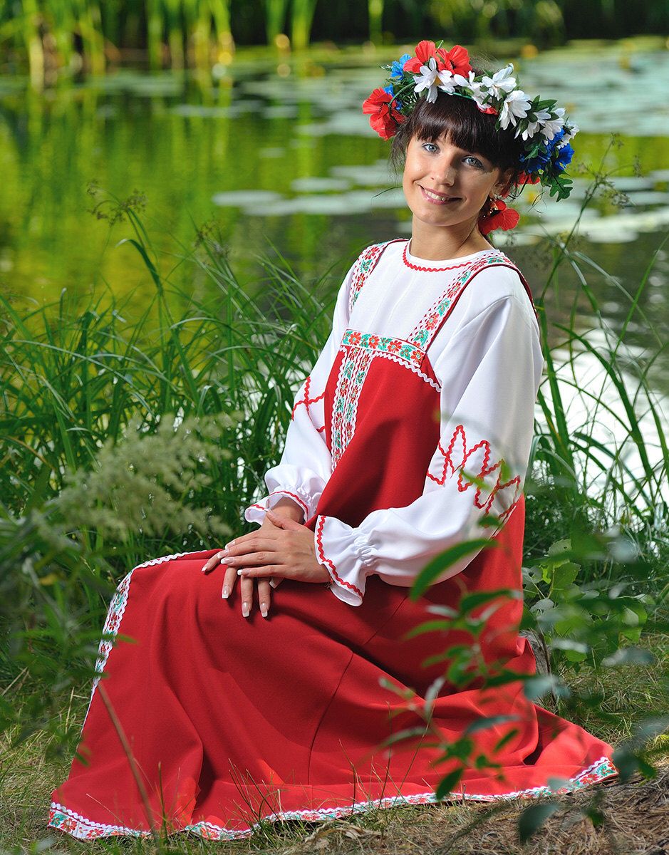 Beautiful girl Girls in Slavic costumes in Nizhny Novgorod